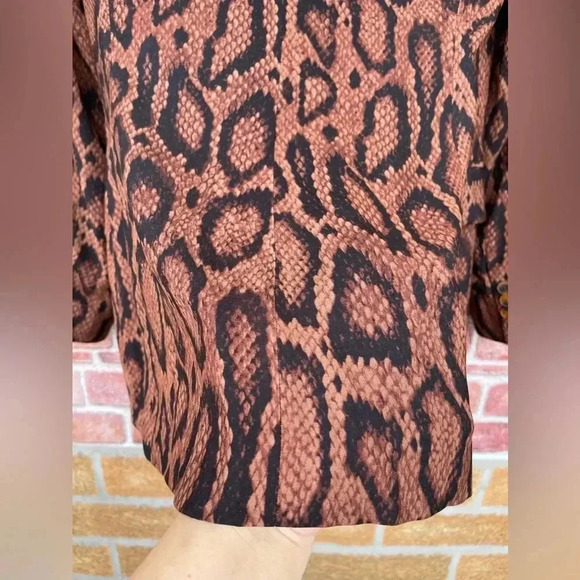 WEWOREWHAT SHAPED LONG BLAZER IN BROWN SNAKESKIN SZ 6 - Picture 8 of 16